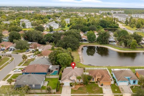 House in Orlando, Florida 4 bedrooms, 170.2 sq.m. № 2152071 - photo 6