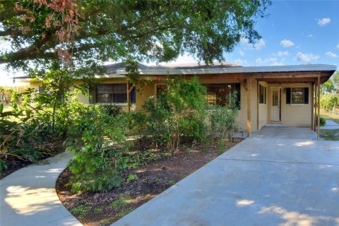 House in Mulberry, Florida 3 bedrooms, 127.83 sq.m. № 1919349 - photo 2