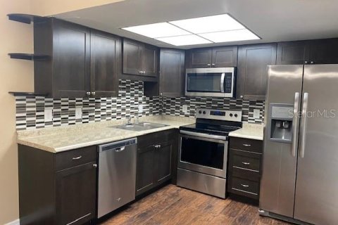 Condo in Winter Garden, Florida, 2 bedrooms  № 2213633 - photo 6