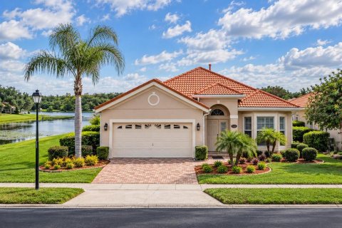 House in Orlando, Florida 3 bedrooms, 222.22 sq.m. № 2358363