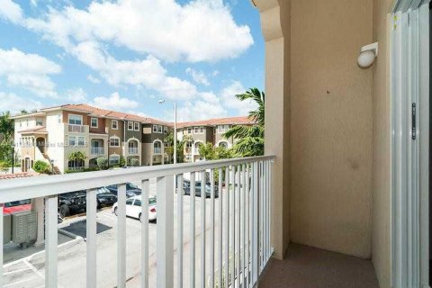 Adosado en venta en Doral, Florida, 2 dormitorios, 104.33 m2 № 1968674 - foto 3