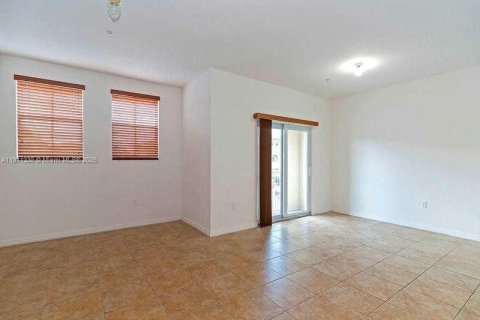 Adosado en venta en Doral, Florida, 2 dormitorios, 104.33 m2 № 1968674 - foto 2