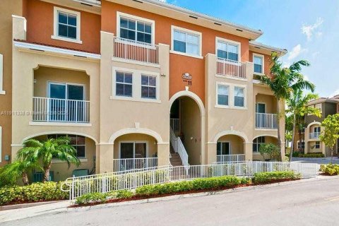 Adosado en venta en Doral, Florida, 2 dormitorios, 104.33 m2 № 1968674 - foto 1