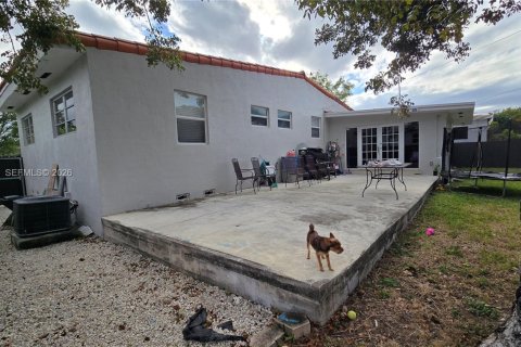 Снять в аренду виллу или дом в Майами, Флорида 3 спальни, 145.48м2, № 2005224 - фото 25