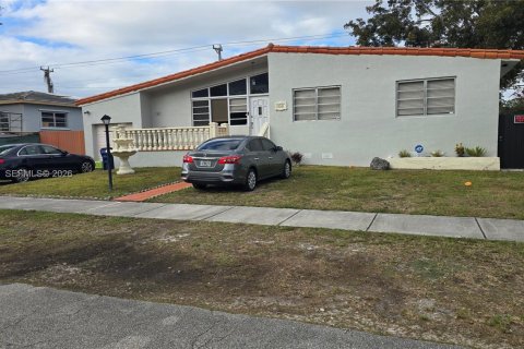 Снять в аренду виллу или дом в Майами, Флорида 3 спальни, 145.48м2, № 2005224 - фото 3