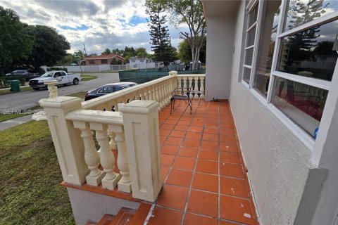 Снять в аренду виллу или дом в Майами, Флорида 3 спальни, 145.48м2, № 2005224 - фото 4