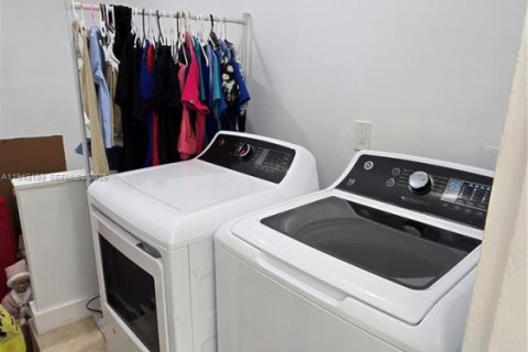 Снять в аренду виллу или дом в Майами, Флорида 3 спальни, 145.48м2, № 2005224 - фото 9