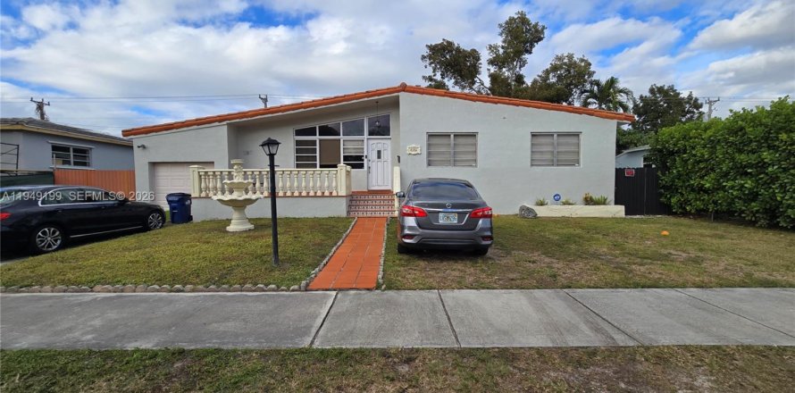 Дом в Майами, Флорида 3 спальни, 145.48м2 № 2005224