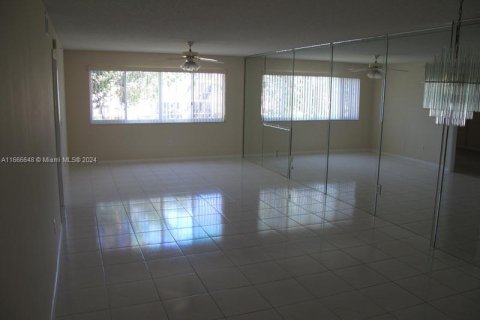 Condominio en venta en Tamarac, Florida, 2 dormitorios, 107.12 m2 № 1694722 - foto 10