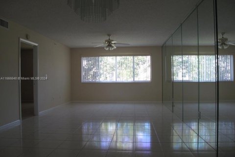Condominio en venta en Tamarac, Florida, 2 dormitorios, 107.12 m2 № 1694722 - foto 11