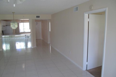 Condominio en venta en Tamarac, Florida, 2 dormitorios, 107.12 m2 № 1694722 - foto 8