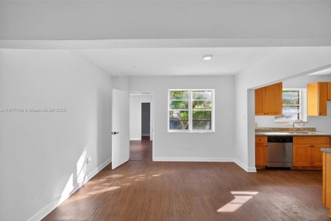 Купить виллу или дом в Майами, Флорида 3 спальни, 144.46м2, № 1972929 - фото 6