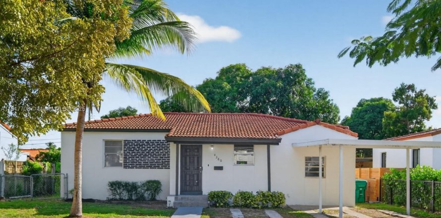 Дом в Майами, Флорида 3 спальни, 144.46м2 № 1972929