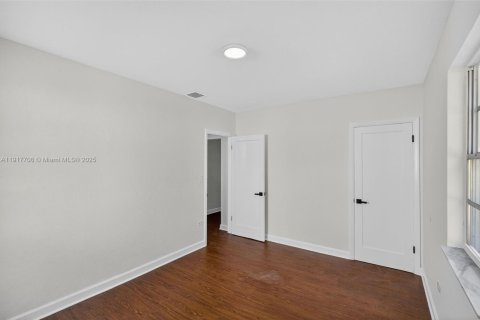 Купить виллу или дом в Майами, Флорида 3 спальни, 144.46м2, № 1972929 - фото 16