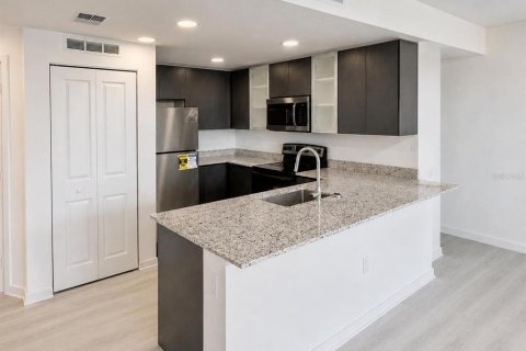 Condo in Orlando, Florida, 1 bedroom № 2329220 - photo 4