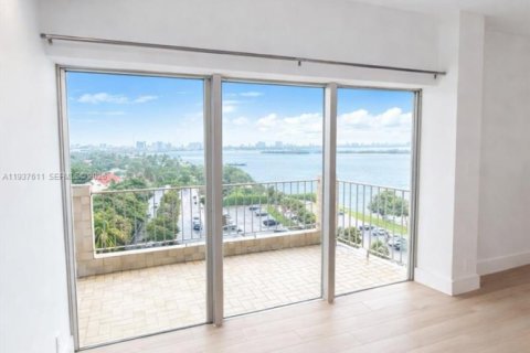 Снять в аренду кондоминиум в Майами, Флорида 2 спальни, 102.56м2, № 1995525 - фото 2