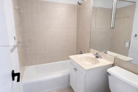 Снять в аренду кондоминиум в Майами, Флорида 2 спальни, 102.56м2, № 1995525 - фото 5