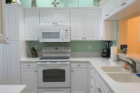 Copropriété à vendre à Sarasota, Floride: 2 chambres, 119.84 m2 № 2147438 - photo 4