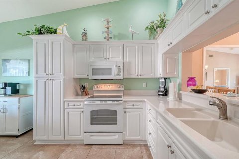 Copropriété à vendre à Sarasota, Floride: 2 chambres, 119.84 m2 № 2147438 - photo 5