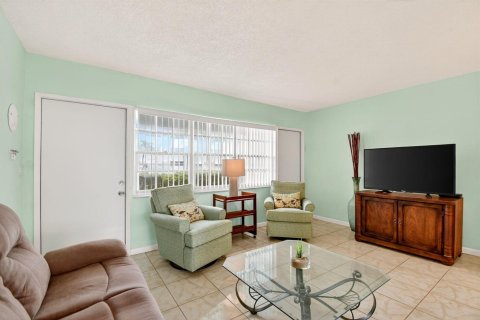 Condo in Fort Lauderdale, Florida, 1 bedroom  № 2401296 - photo 2