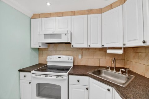 Condo in Fort Lauderdale, Florida, 1 bedroom  № 2401296 - photo 6
