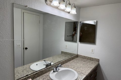 Condominio en venta en Sunrise, Florida, 1 dormitorio, 69.03 m2 № 1952964 - foto 11