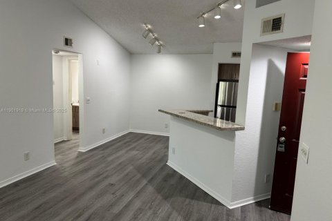 Condominio en venta en Sunrise, Florida, 1 dormitorio, 69.03 m2 № 1952964 - foto 3