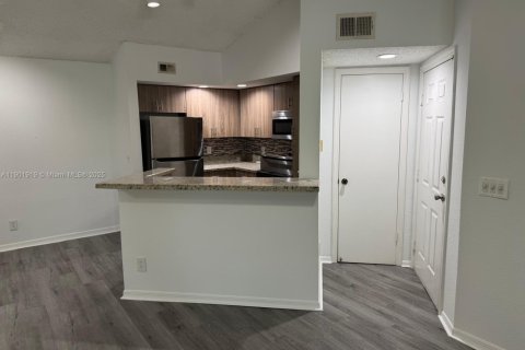 Condominio en venta en Sunrise, Florida, 1 dormitorio, 69.03 m2 № 1952964 - foto 2