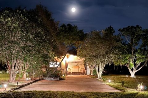 House in Haines City, Florida 5 bedrooms, 241.55 sq.m. № 1898823 - photo 8
