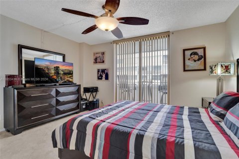 Condominio en venta en Fort Lauderdale, Florida, 1 dormitorio, 83.24 m2 № 1957421 - foto 17