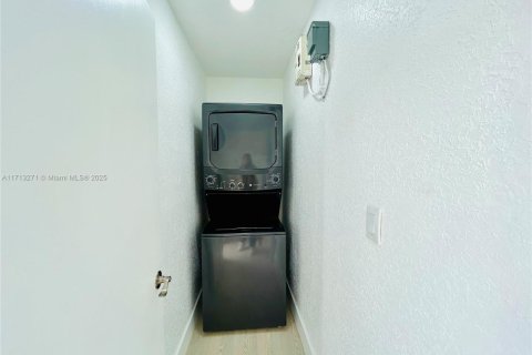 Купить кондоминиум в Хайалиа, Флорида 2 спальни, 94.3м2, № 1869910 - фото 10