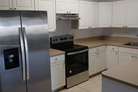 Condo in Hialeah, Florida, 3 bedrooms  № 1953774 - photo 2