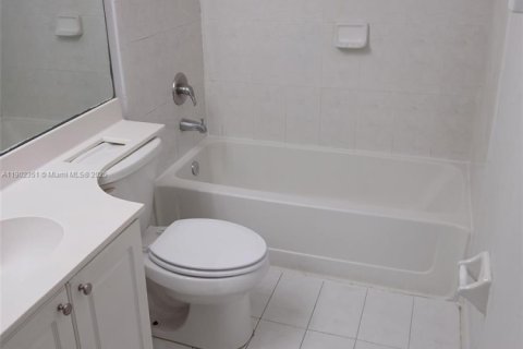 Condo in Hialeah, Florida, 3 bedrooms  № 1953774 - photo 3
