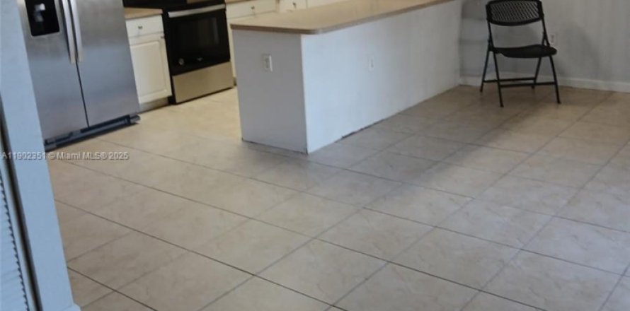 Condo in Hialeah, Florida, 3 bedrooms  № 1953774
