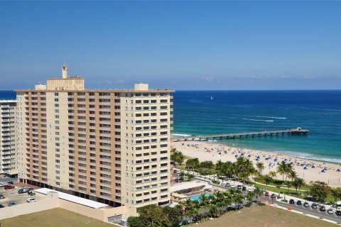 Condo à Pompano Beach, Floride, 3 chambres  № 2271033
