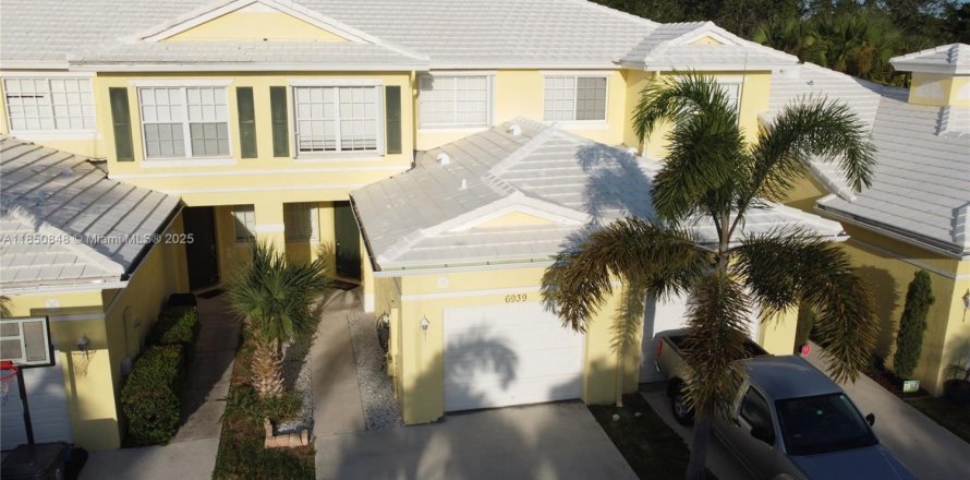 Adosado en Lake Worth, Florida 3 dormitorios, 121.61 m2 № 1854753