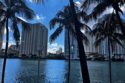 Condo in Miami, Florida, 2 bedrooms  № 1989814 - photo 7