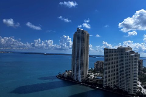 Condo in Miami, Florida, 2 bedrooms  № 1989814 - photo 1