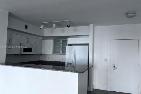 Condo in Miami, Florida, 2 bedrooms  № 1989814 - photo 5