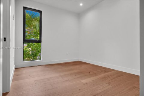 House in Miami, Florida 3 bedrooms, 160.07 sq.m. № 2152930 - photo 24