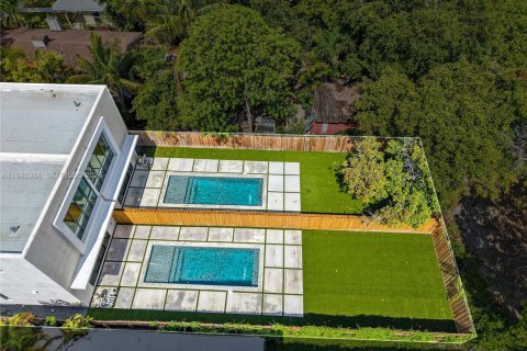 House in Miami, Florida 3 bedrooms, 160.07 sq.m. № 2152930 - photo 3