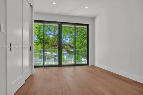 House in Miami, Florida 3 bedrooms, 160.07 sq.m. № 2152930 - photo 29
