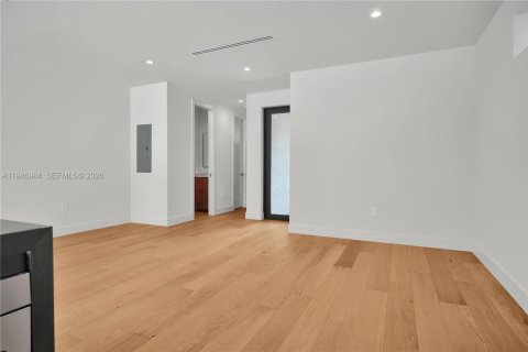 House in Miami, Florida 3 bedrooms, 160.07 sq.m. № 2152930 - photo 16