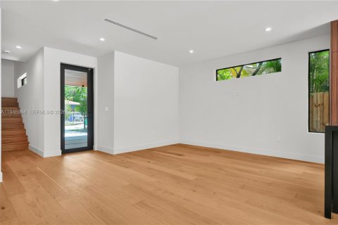 House in Miami, Florida 3 bedrooms, 160.07 sq.m. № 2152930 - photo 11