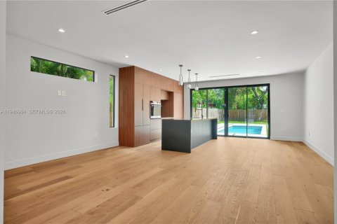 House in Miami, Florida 3 bedrooms, 160.07 sq.m. № 2152930 - photo 7