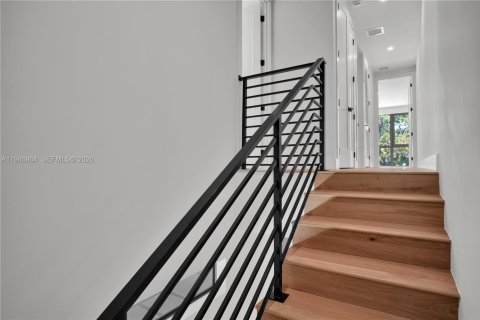 House in Miami, Florida 3 bedrooms, 160.07 sq.m. № 2152930 - photo 28