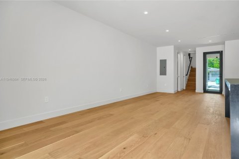 House in Miami, Florida 3 bedrooms, 160.07 sq.m. № 2152930 - photo 15