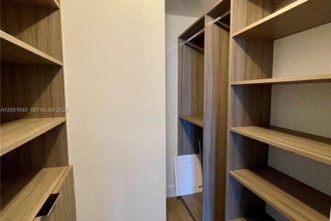 Copropriété à louer à Miami, Floride: 2 chambres, 95.5 m2 № 2193559 - photo 17
