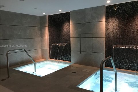 Copropriété à louer à Miami, Floride: 2 chambres, 95.5 m2 № 2193559 - photo 3