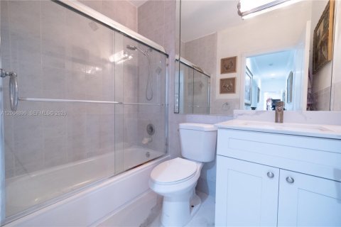 Купить виллу или дом в Майами, Флорида 4 спальни, 216.65м2, № 2068992 - фото 23